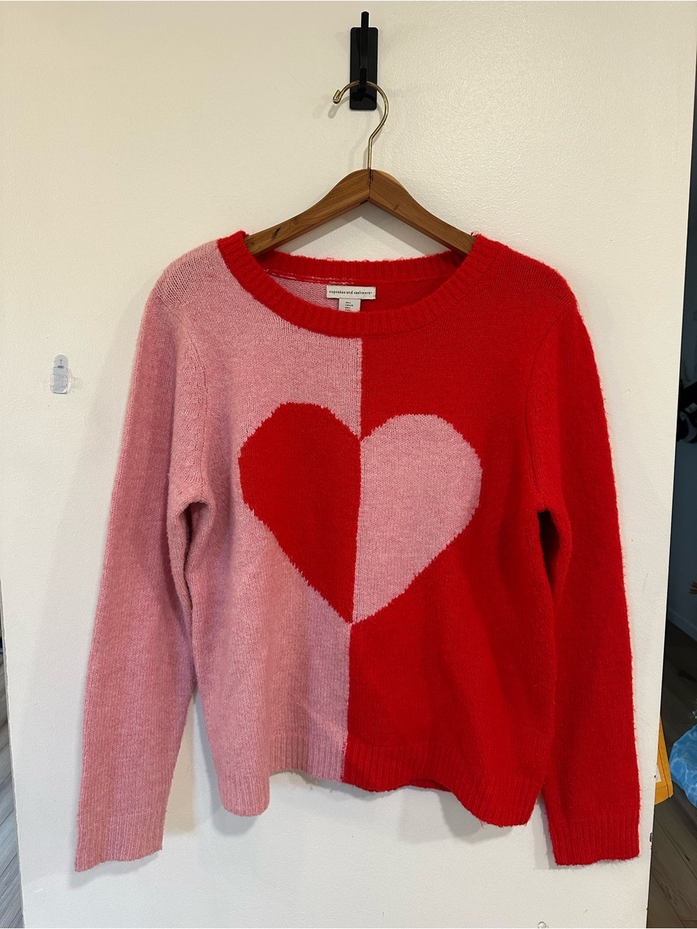 Cupcakes & Cashmere Colorblock Heart Crewneck Sweater Women’s Size Large Pink
